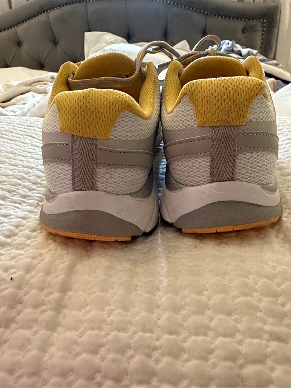 Vionic Gray Size 9 Yellow Lace-Up Mesh Trainer like new very nice - Picture 3 of 6